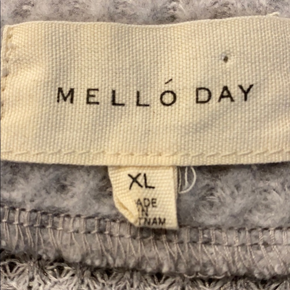 MELLO DAY NWOT Pullover Sweater - Picture 7 of 8